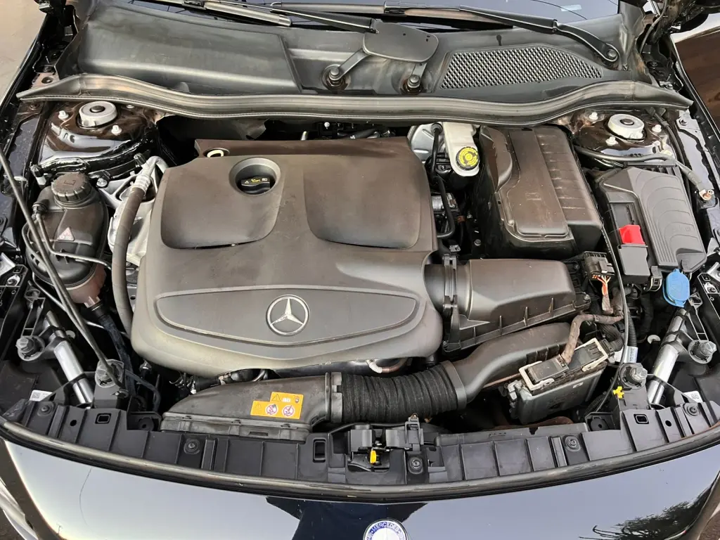 MERCEDES-BENZ GLA 200 - Foto