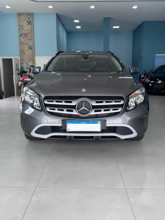 MERCEDES-BENZ GLA 200 - Foto