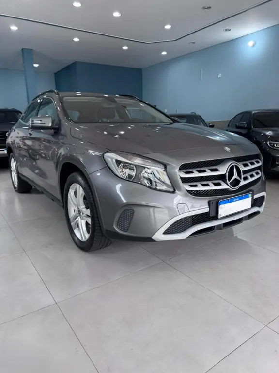 MERCEDES-BENZ GLA 200 - Foto