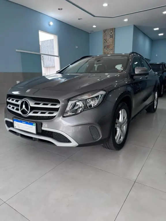 MERCEDES-BENZ GLA 200 - Foto