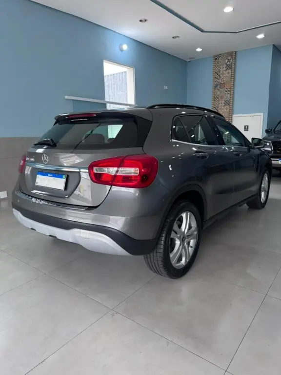 MERCEDES-BENZ GLA 200 - Foto