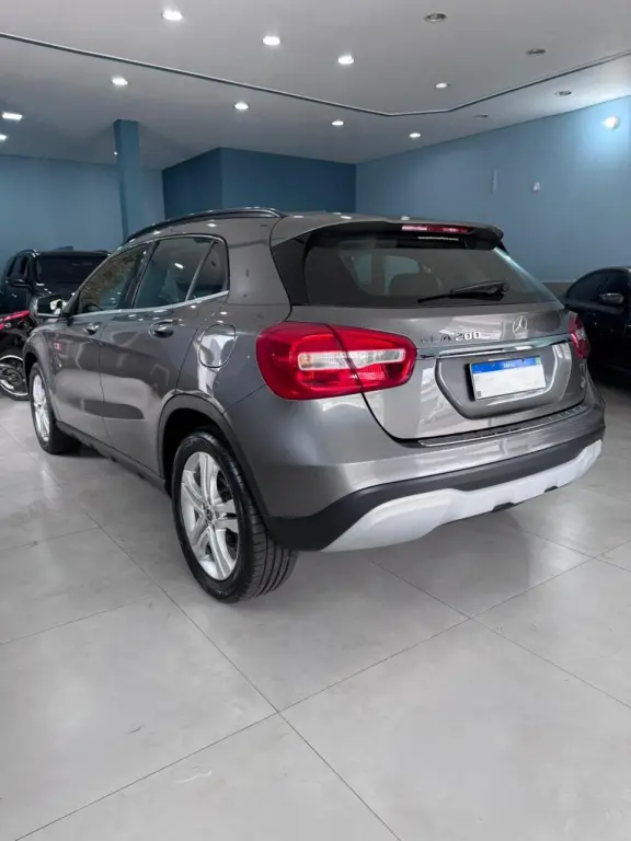 MERCEDES-BENZ GLA 200 - Foto