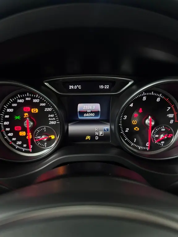 MERCEDES-BENZ GLA 200 - Foto