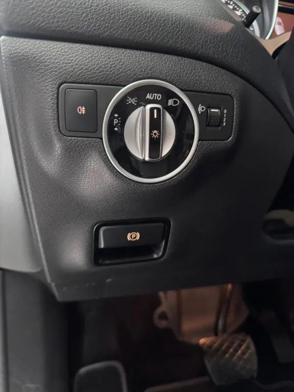 MERCEDES-BENZ GLA 200 - Foto