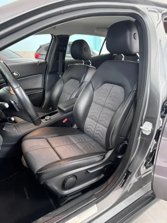 MERCEDES-BENZ GLA 200 - Foto