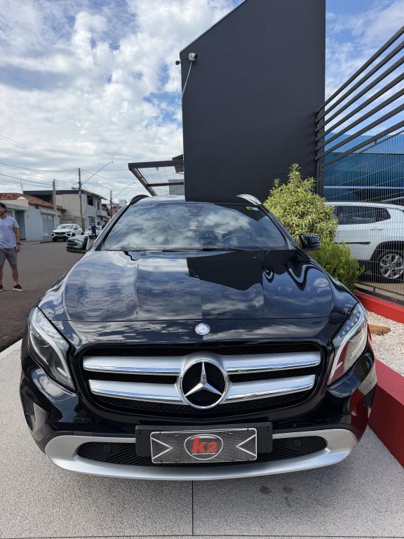 MERCEDES-BENZ GLA 200 - Foto