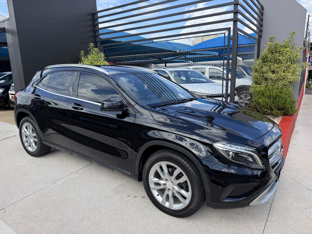 MERCEDES-BENZ GLA 200