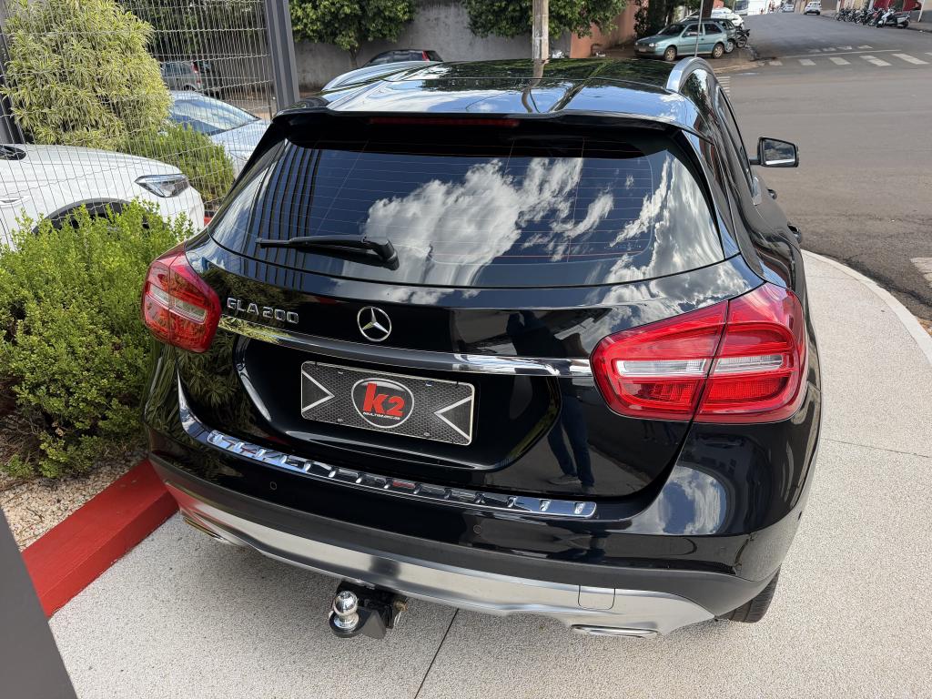 MERCEDES-BENZ GLA 200 - Foto