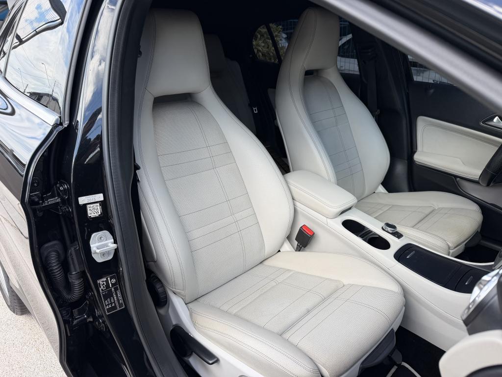 MERCEDES-BENZ GLA 200 - Foto