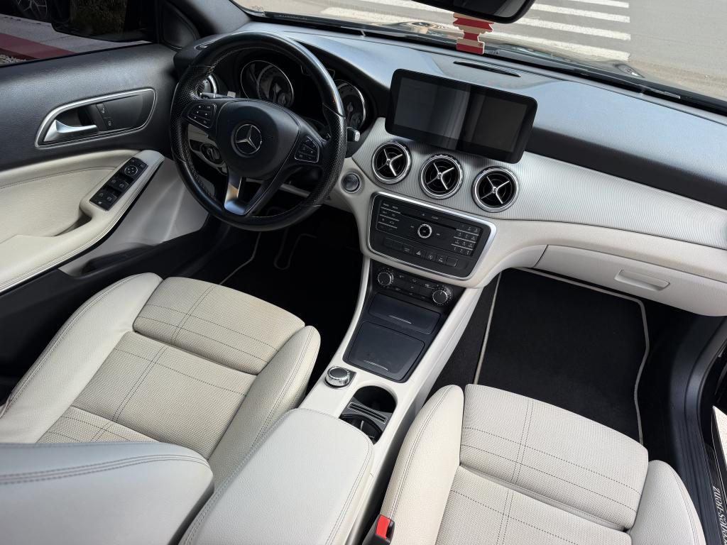 MERCEDES-BENZ GLA 200 - Foto