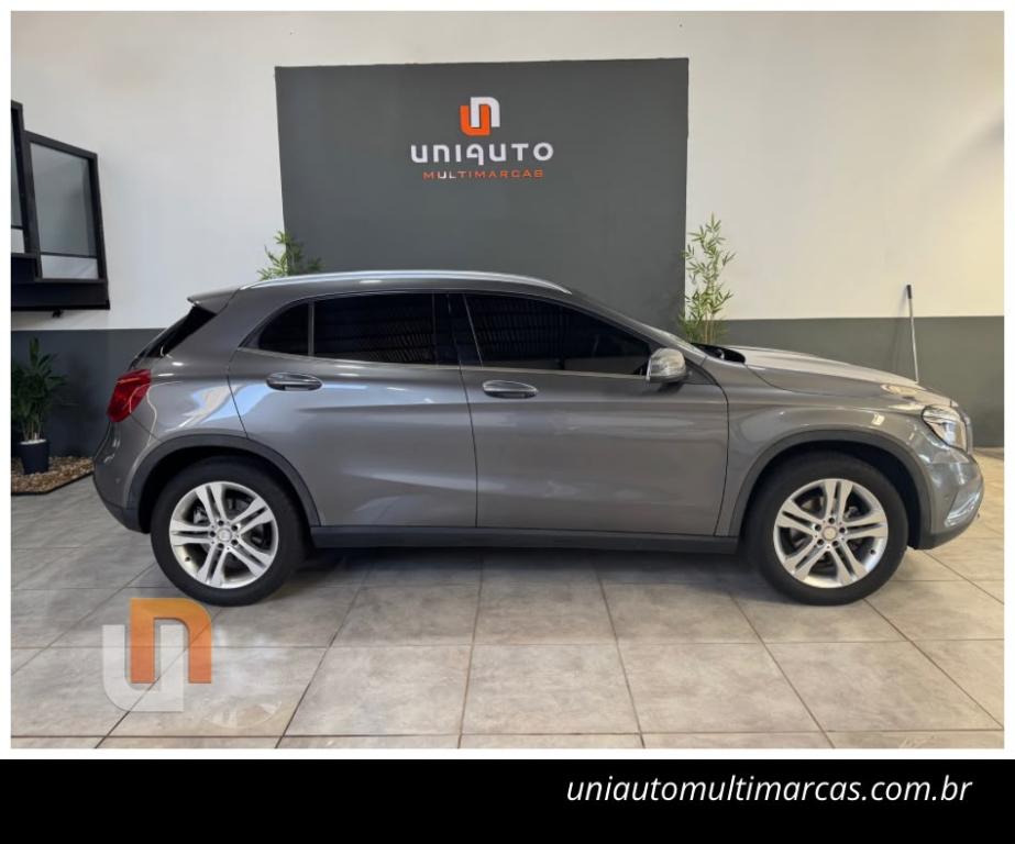 MERCEDES-BENZ GLA 200