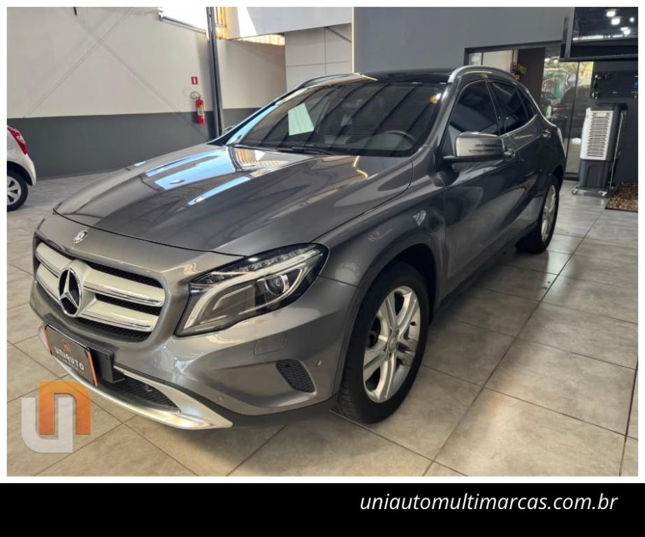 MERCEDES-BENZ GLA 200 - Foto