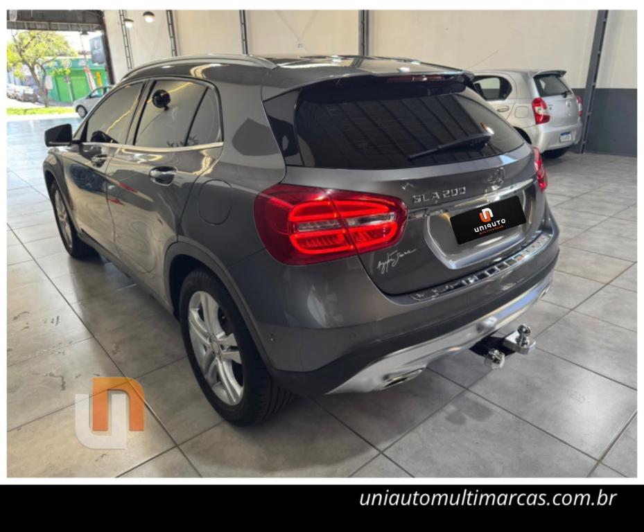 MERCEDES-BENZ GLA 200 - Foto