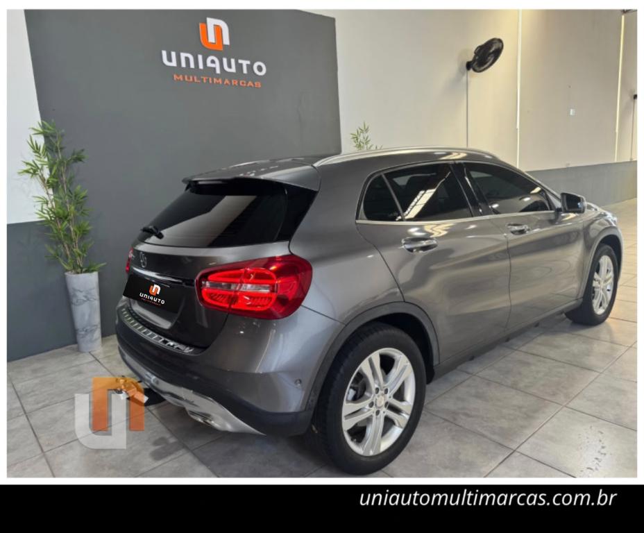MERCEDES-BENZ GLA 200 - Foto