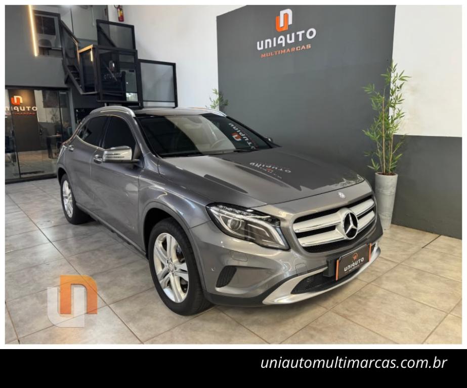 MERCEDES-BENZ GLA 200 - Foto
