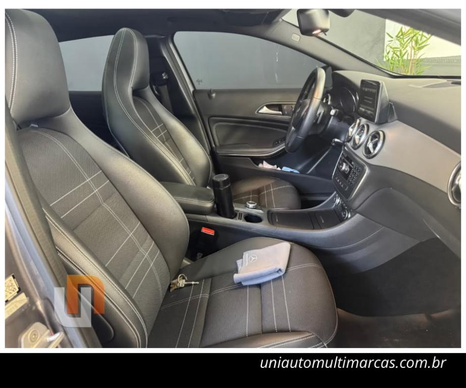MERCEDES-BENZ GLA 200 - Foto
