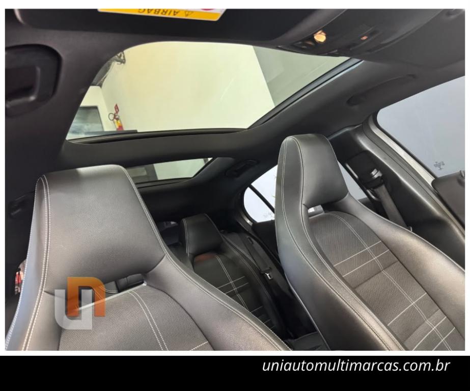 MERCEDES-BENZ GLA 200 - Foto