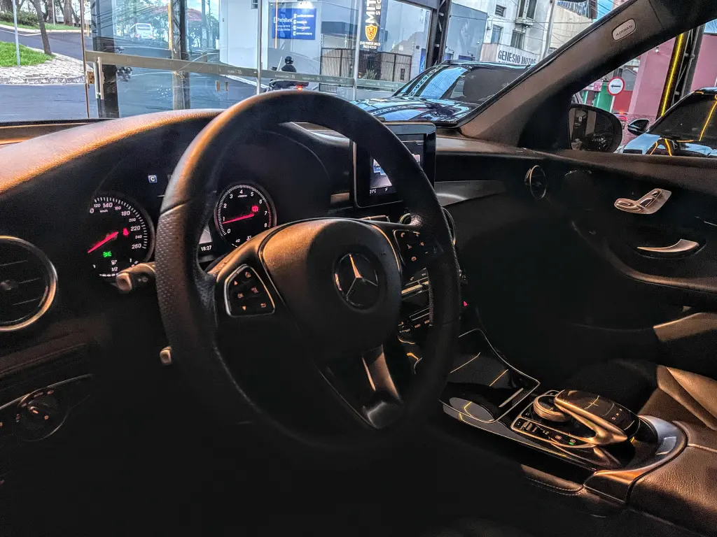 MERCEDES-BENZ GLC 250 - Foto