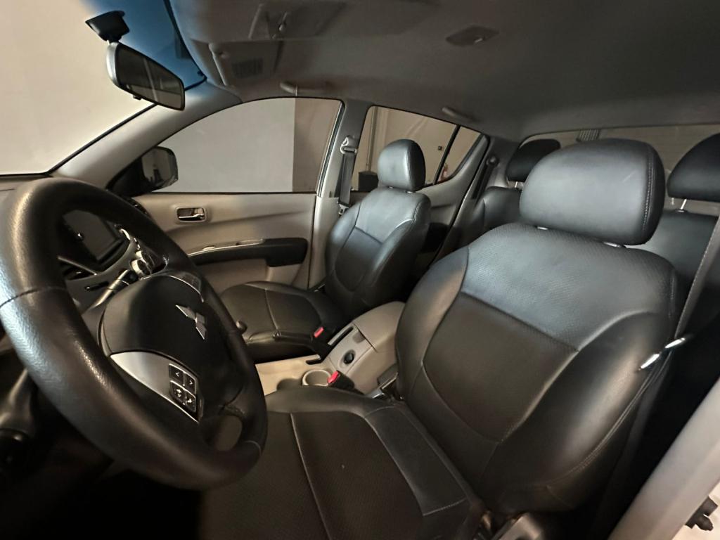 MITSUBISHI L 200 Triton - Foto