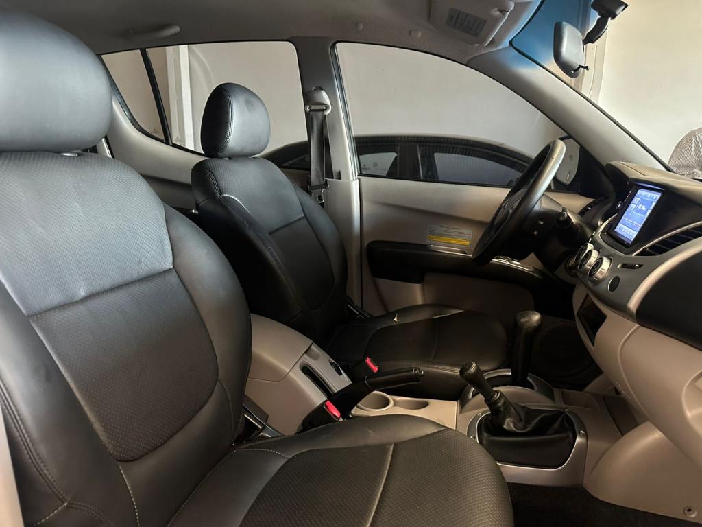 MITSUBISHI L 200 Triton - Foto