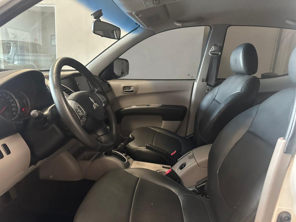 MITSUBISHI L 200 Triton - Foto