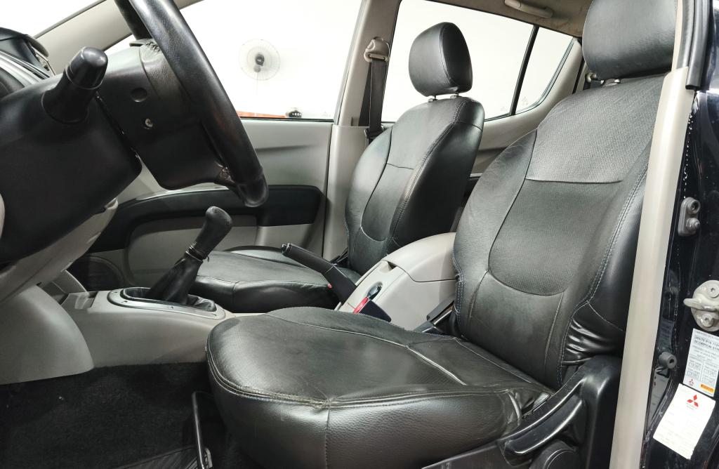 MITSUBISHI L 200 Triton - Foto