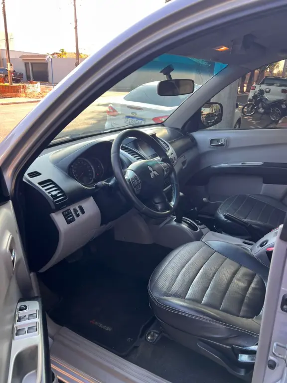 MITSUBISHI L 200 Triton - Foto