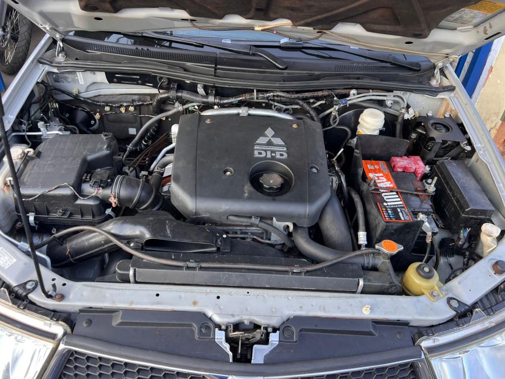 MITSUBISHI L 200 Triton - Foto