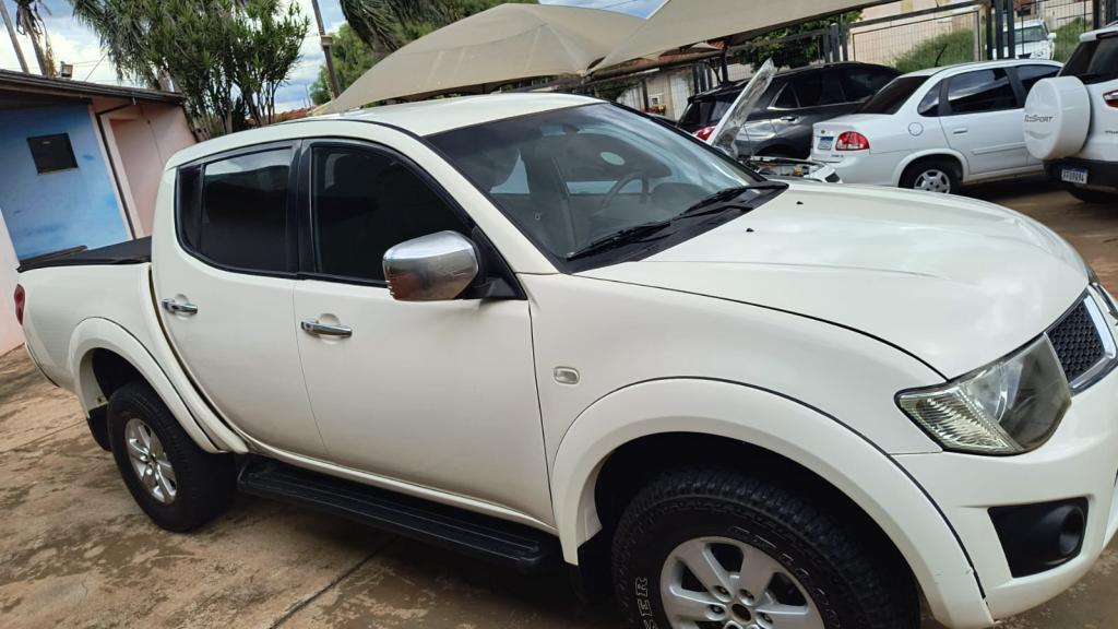 MITSUBISHI L 200 Triton