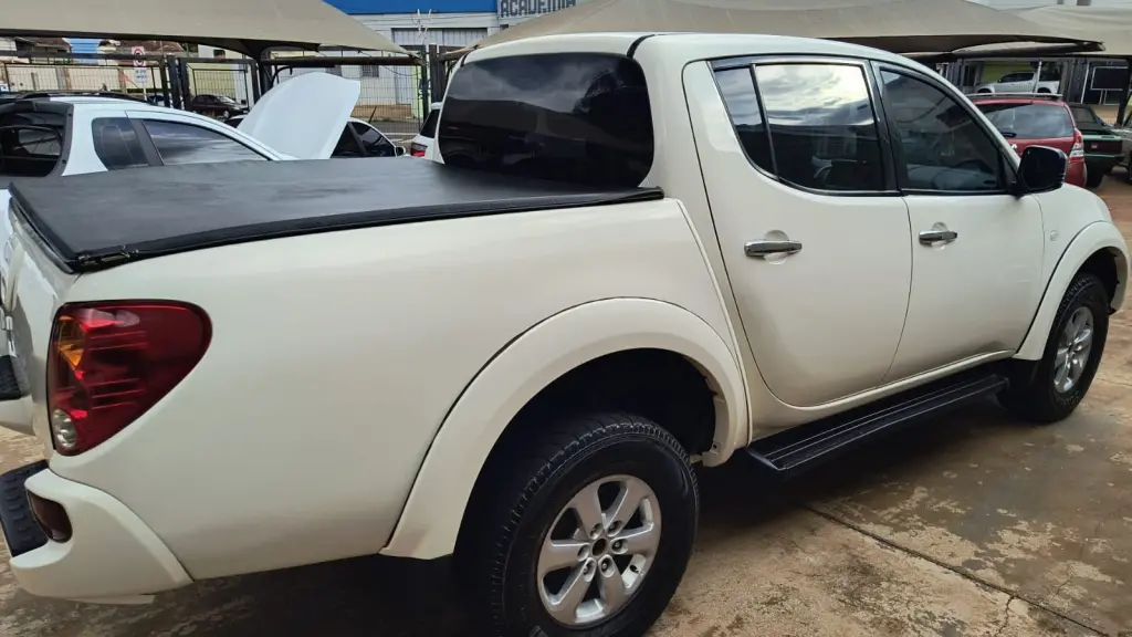 MITSUBISHI L 200 Triton - Foto