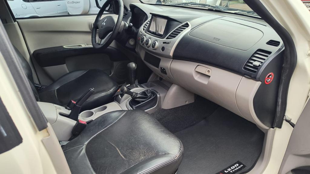 MITSUBISHI L 200 Triton - Foto