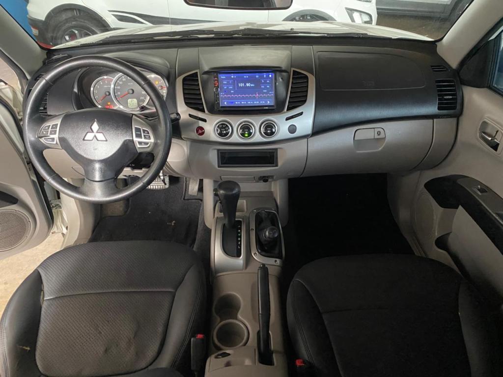 MITSUBISHI L 200 Triton - Foto