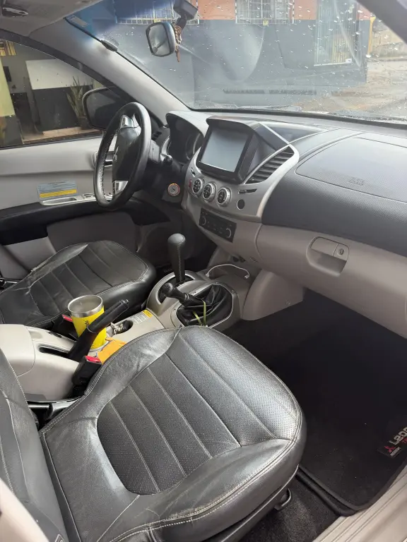 MITSUBISHI L 200 Triton - Foto