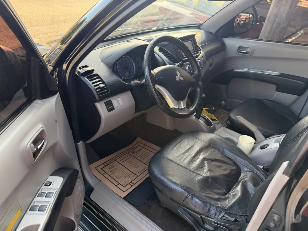 MITSUBISHI L 200 Triton - Foto