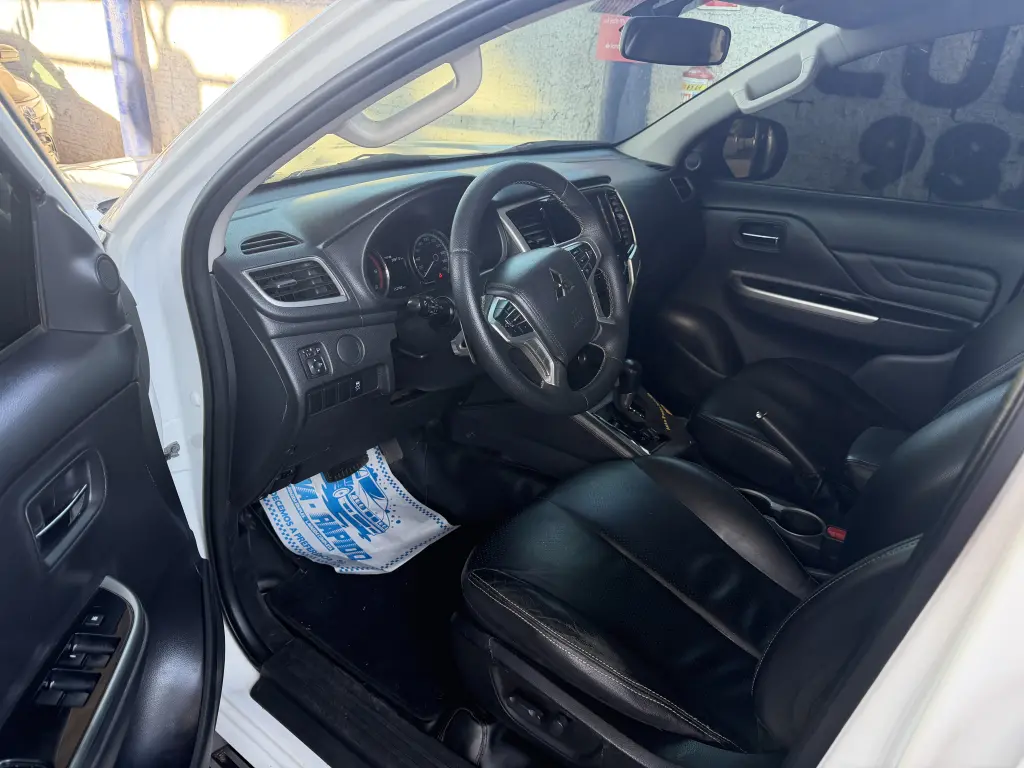 MITSUBISHI L 200 Triton - Foto