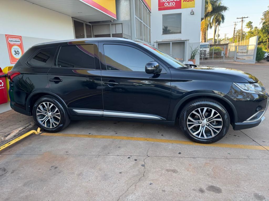 MITSUBISHI Outlander - Miniatura