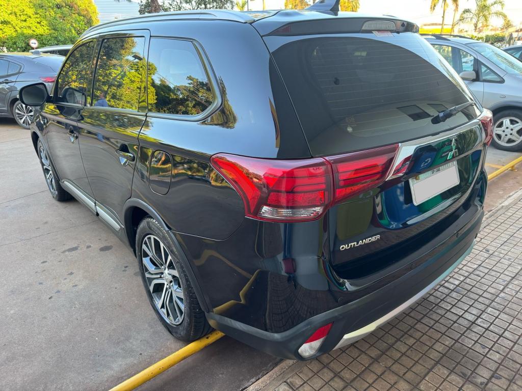 MITSUBISHI Outlander - Miniatura