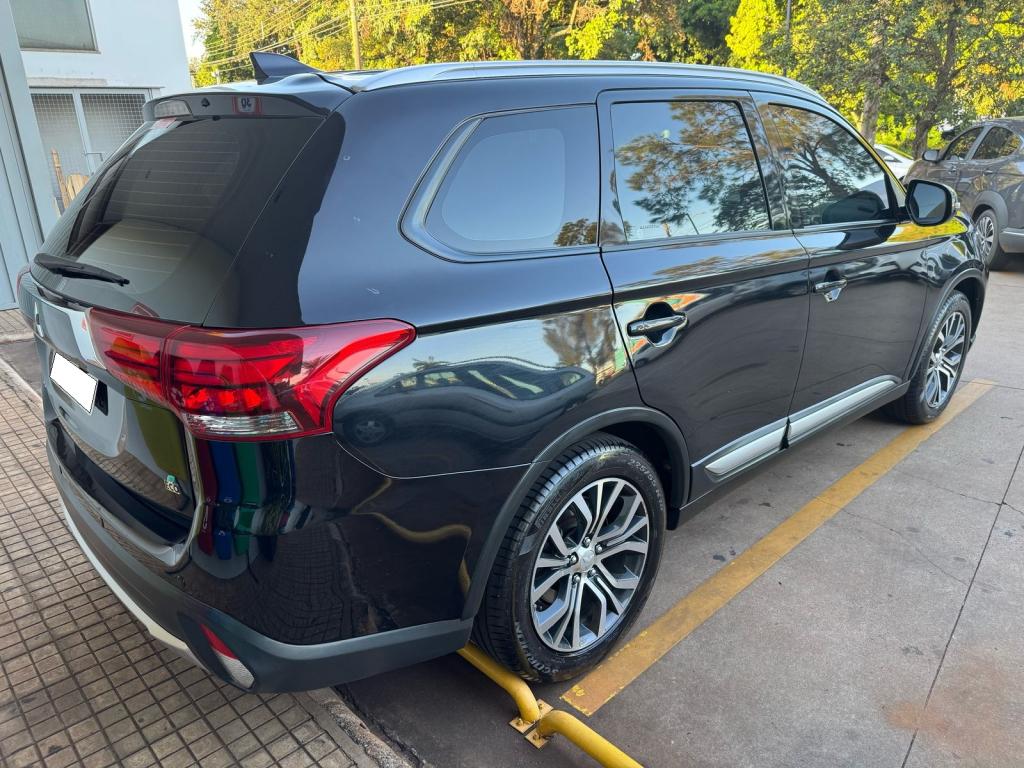MITSUBISHI Outlander - Miniatura