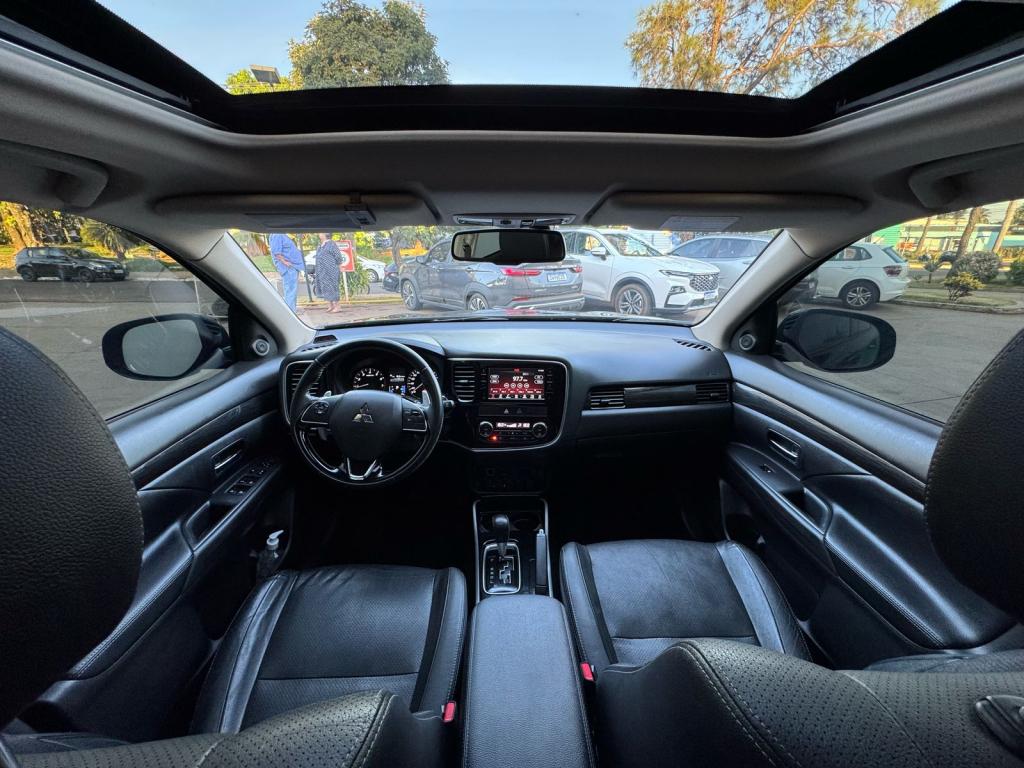 MITSUBISHI Outlander - Miniatura