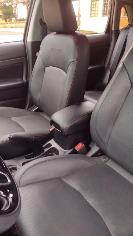 MITSUBISHI Outlander Sport - Foto