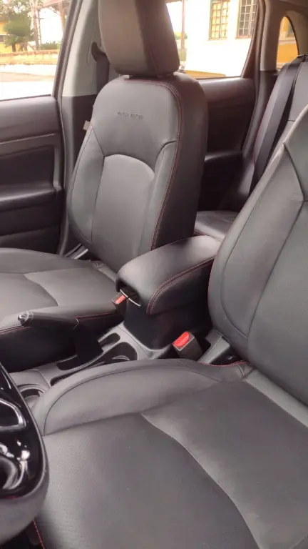 MITSUBISHI Outlander Sport - Foto