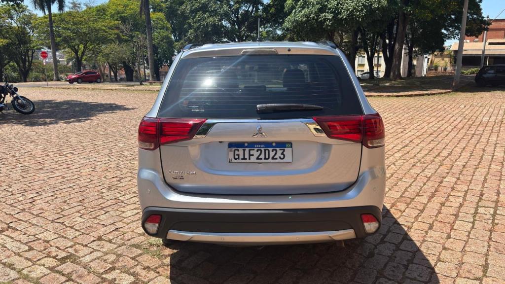 MITSUBISHI Outlander - Foto