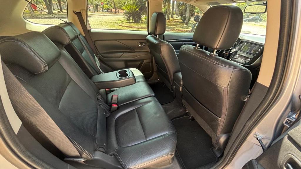 MITSUBISHI Outlander - Foto
