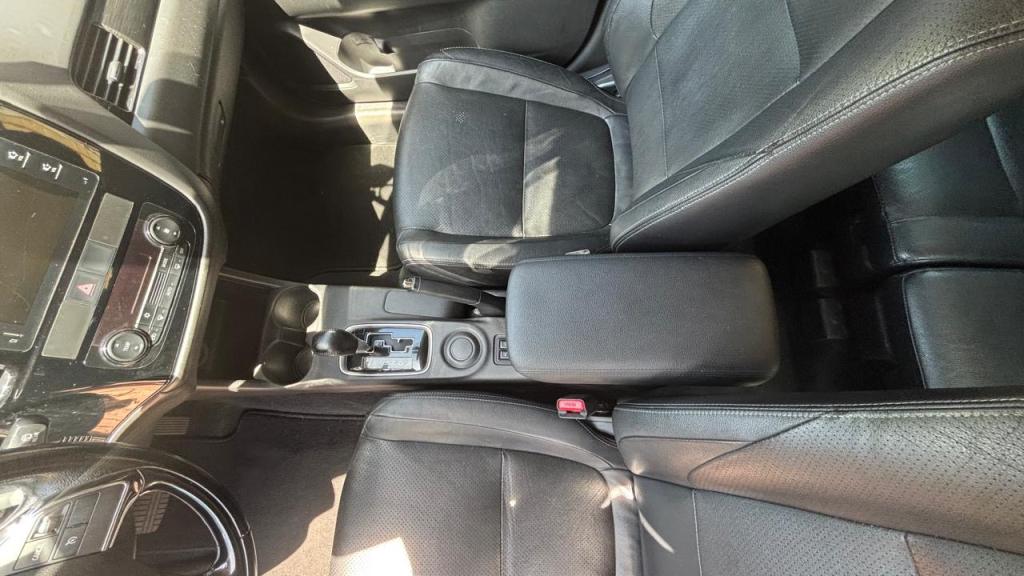 MITSUBISHI Outlander - Foto