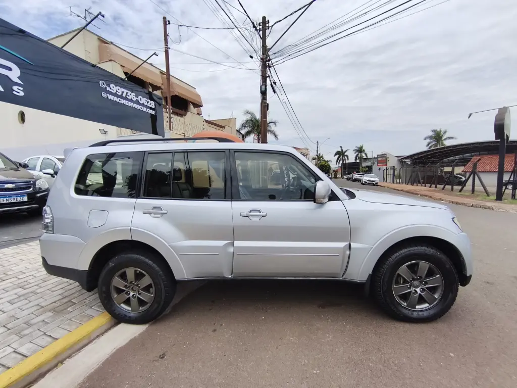 MITSUBISHI Pajero Full - Foto