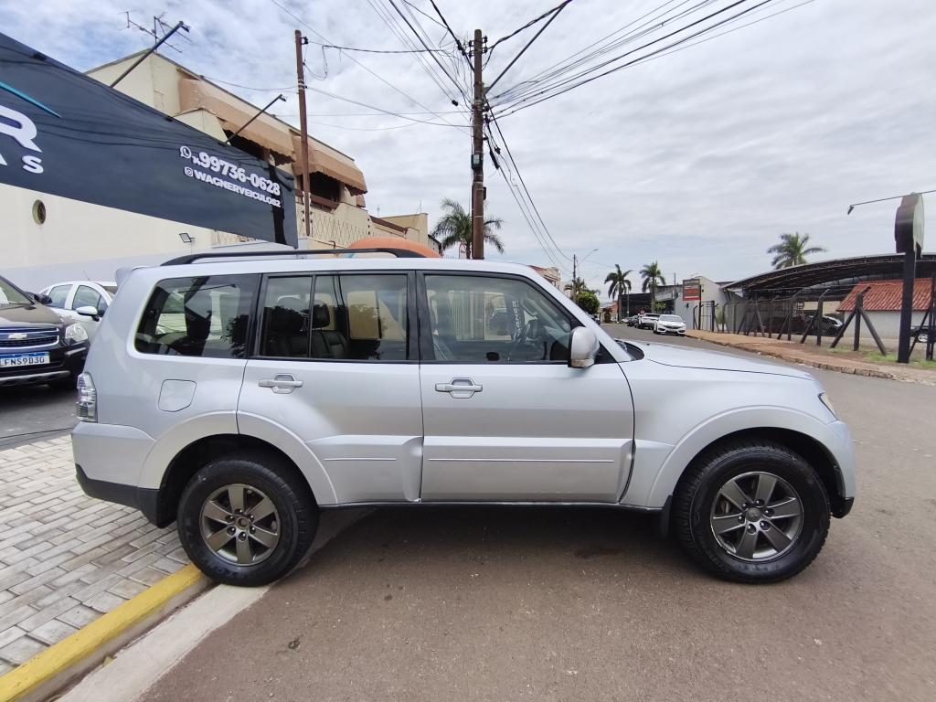 MITSUBISHI Pajero Full - Foto