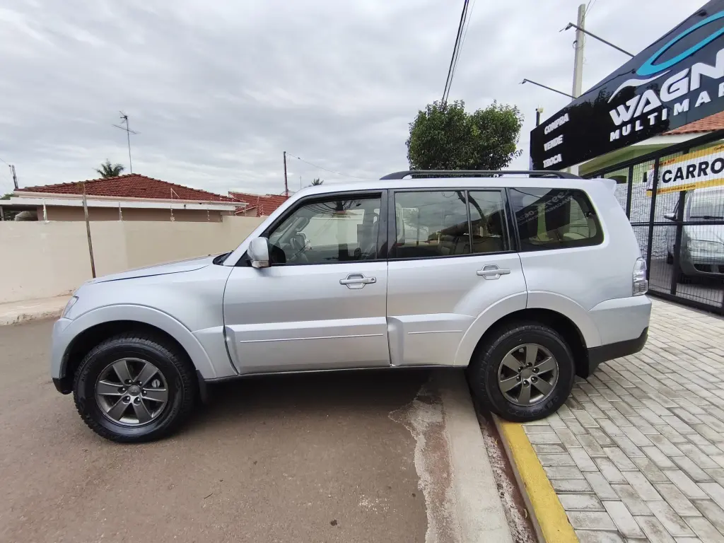 MITSUBISHI Pajero Full - Foto