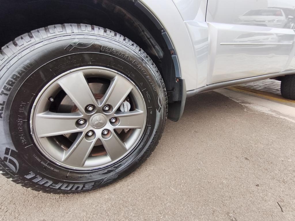 MITSUBISHI Pajero Full - Foto