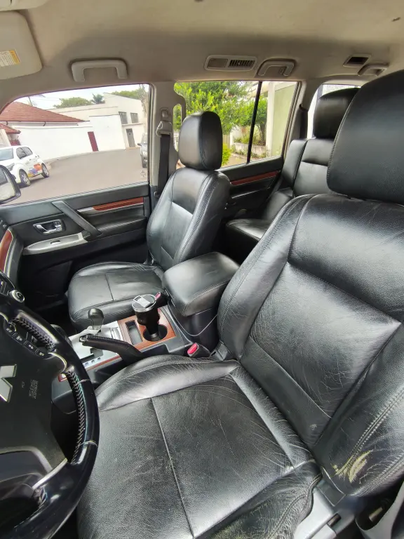 MITSUBISHI Pajero Full - Foto