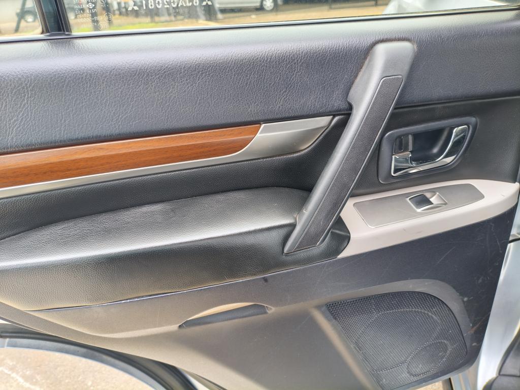 MITSUBISHI Pajero Full - Foto